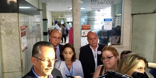 Dep. Gil Pereira e prefeito Isaildon Mendes visitam vítimas da tragédia de Janaúba Dep. Gil Pereira e prefeito Isaildon Mendes visitam vítimas da tragédia de Janaúba
