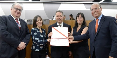 Sócio-fundador da Coteminas recebe homenagem na ALMG Sócio-fundador da Coteminas recebe homenagem na ALMG