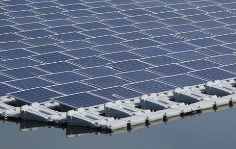 Brasil lança projeto inédito no mundo de geração solar em hidrelétricas com flutuadores Brasil lança projeto inédito no mundo de geração solar em hidrelétricas com flutuadores
