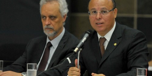 Barragens e energias renováveis integram receita para enfrentar a crise hídrica Barragens e energias renováveis integram receita para enfrentar a crise hídrica
