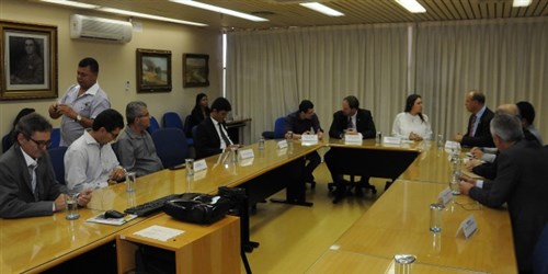 NORTE DE MINAS | CODEVASF: Dep. Gil Pereira promove encontro entre prefeitos e Kênia Marcelino: revitalização do Velho Chico e saneamento NORTE DE MINAS | CODEVASF: Dep. Gil Pereira promove encontro entre prefeitos e Kênia Marcelino: revitalização do Velho Chico e saneamento
